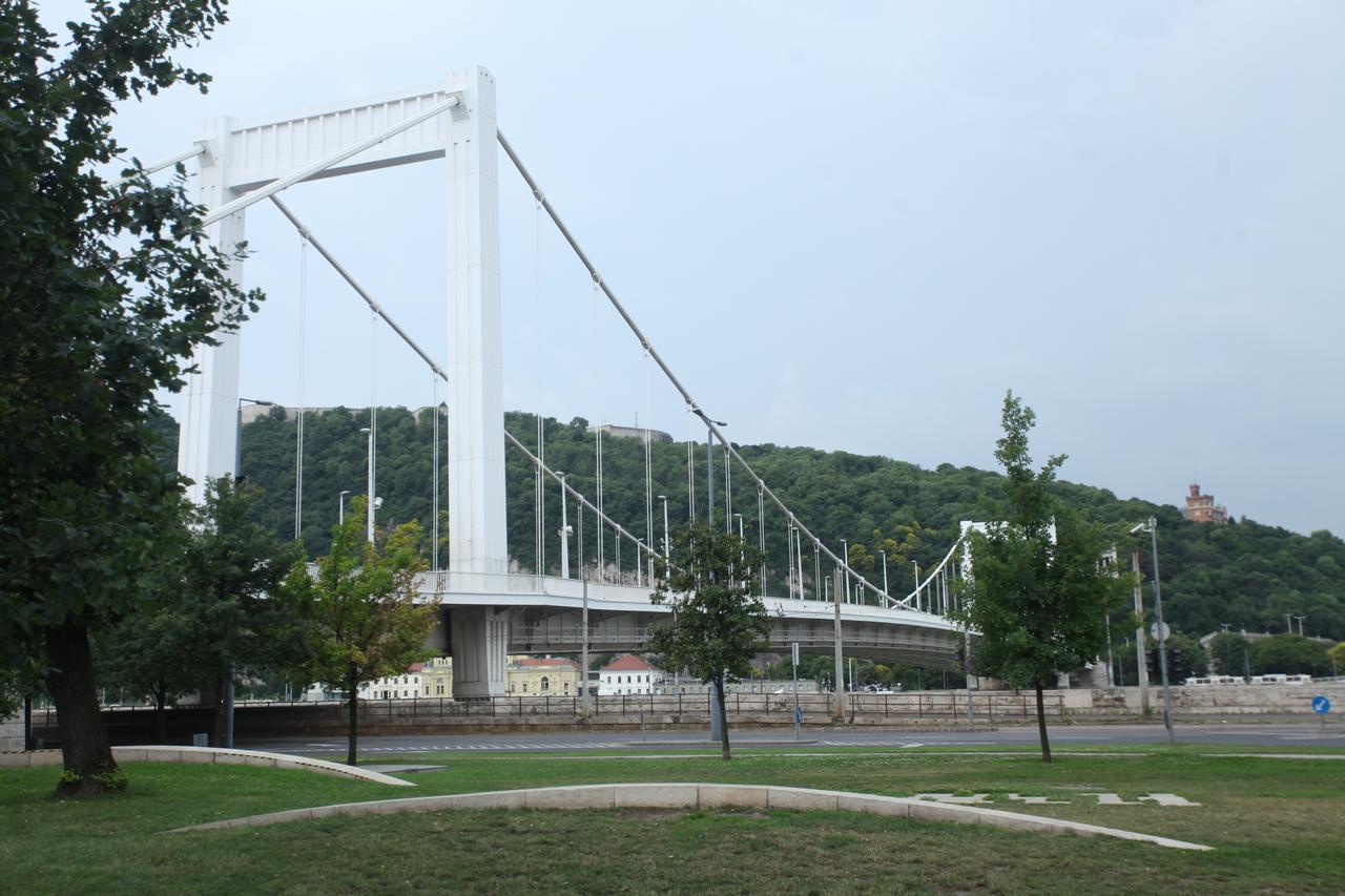 Riverside Suite Budapest Exterior photo